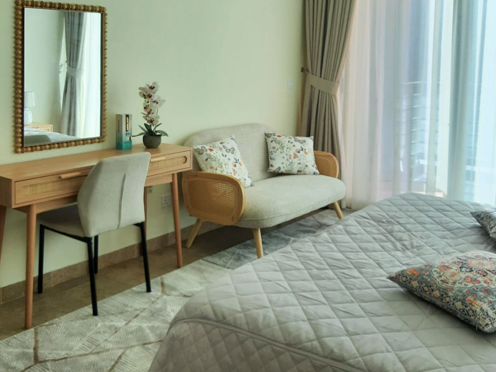 Modern Spacious 1BHK | Burj khalifa, Canal & Pool view |